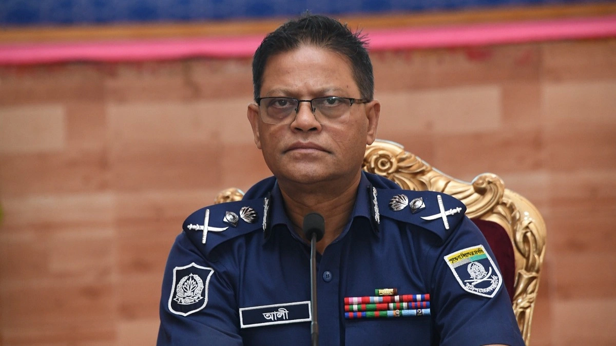 দল-মত নয়, পুলিশের একমাত্র পরিচয় জনগণের সেবক