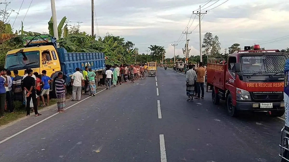 ট্রাকের ধাক্কায় মোটরসাইকেলের ২ আরোহী নিহত