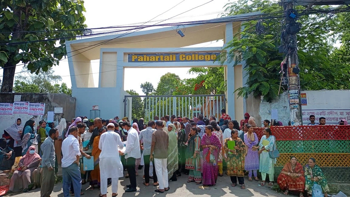 চট্টগ্রাম বোর্ডের স্থগিত এইচএসসি পরীক্ষা শুরু