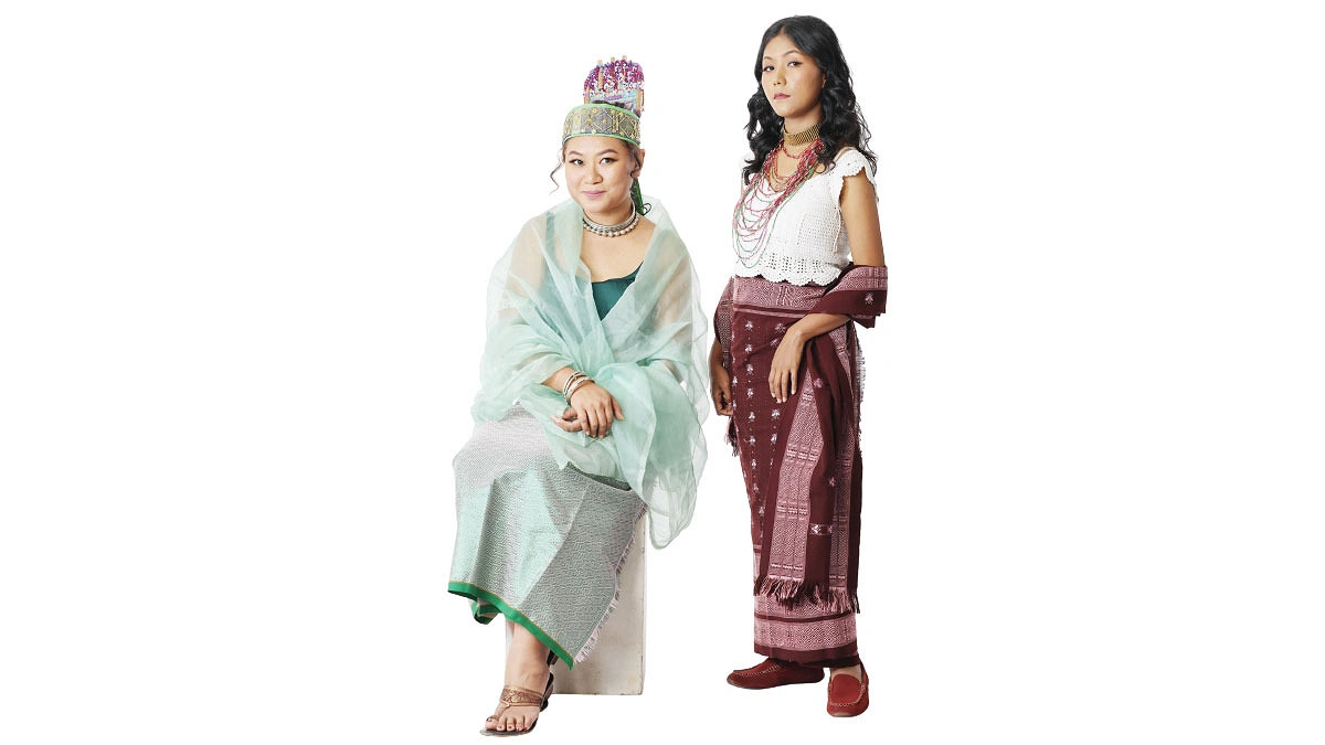 আদিবাসী পোশাকের ভাষা