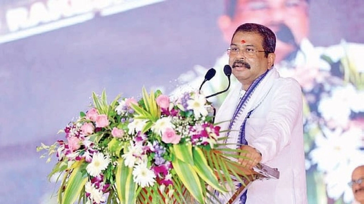 ইস্তফার ১৫ দিন পর নিট বিতর্কে ধর্মেন্দ্র