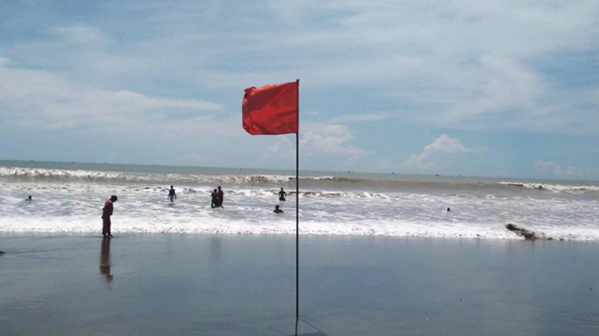 আবহাওয়ার কোন সতর্ক সংকেতের অর্থ কী?