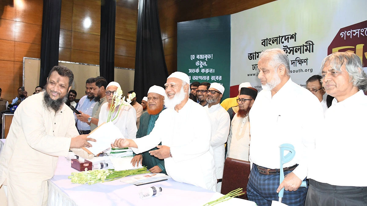 বিএনপি নেতা, সাবেক বিচারপতি-সেনা কর্মকর্তাসহ জামায়াতে যোগ দিলেন ৬০৫ জন