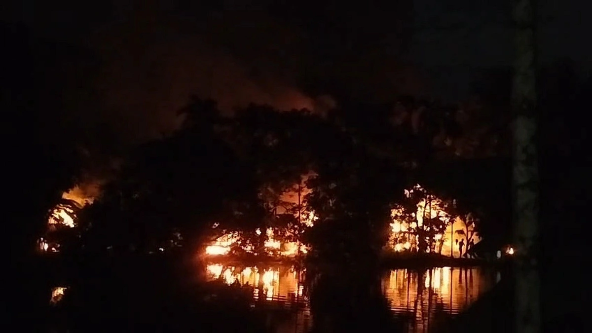 শিশুর গলা কাটা মরদেহ উদ্ধার, সন্দেহের জেরে বাড়িতে আগুন