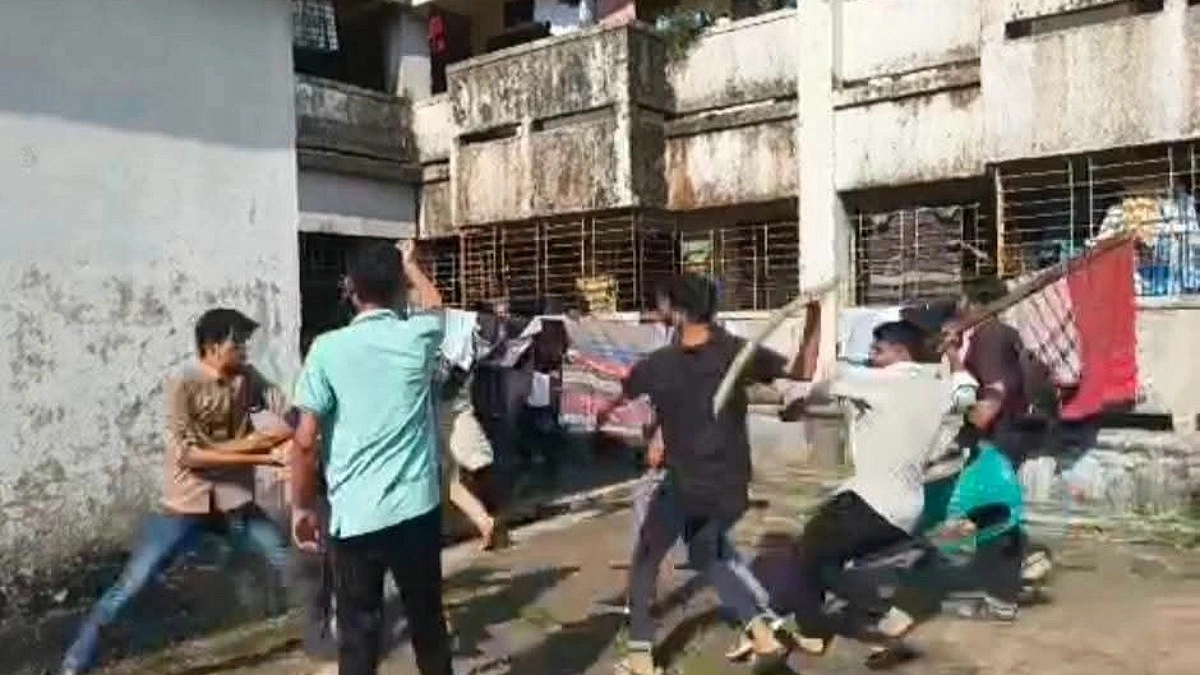 কুবিতে সিনিয়র-জুনিয়র দ্বন্দ্বে দফায় দফায় সংঘর্ষ, আহত ৬