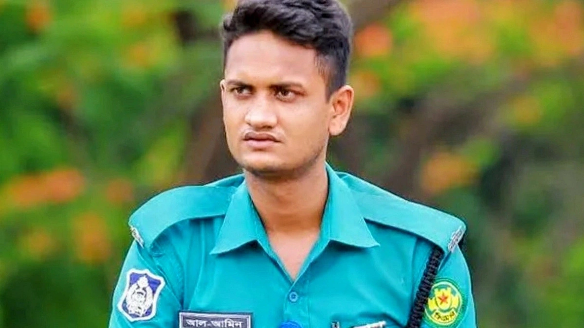 নাটোরে ইয়াবাসহ পুলিশ কনস্টেবল গ্রেপ্তার