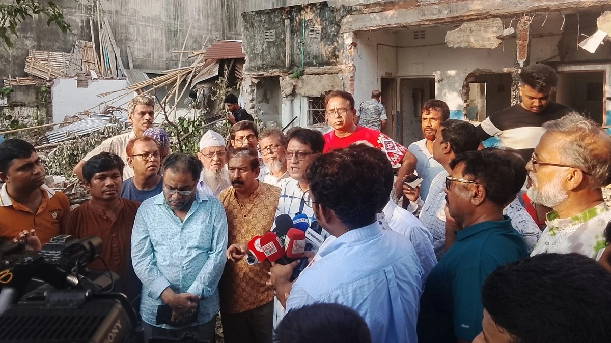 মনে হয় সরকার যেন দখলবাজদের পক্ষে : হাসনাত কাইয়ূম