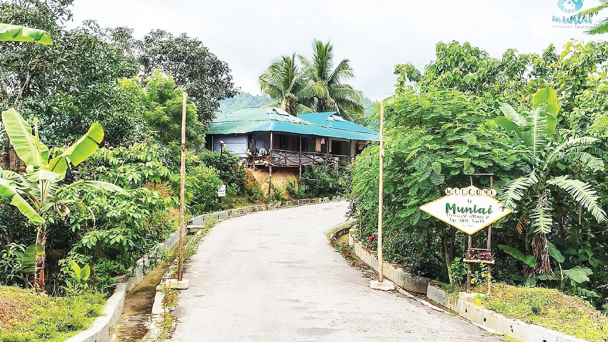 বমপাড়া ও খাসিয়াপুঞ্জির হোমস্টেতে
