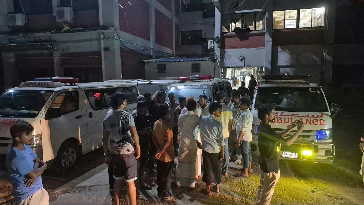 মেরিন ড্রাইভে চান্দের গাড়ি দুর্ঘটনায় ব্যবসায়ী নিহত, আহত ১৩