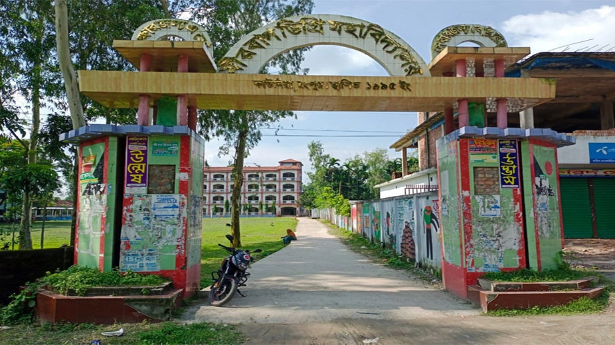 মেয়াদ শেষেও অধ্যক্ষের চেয়ারে, কারাগারে থেকেও বেতন