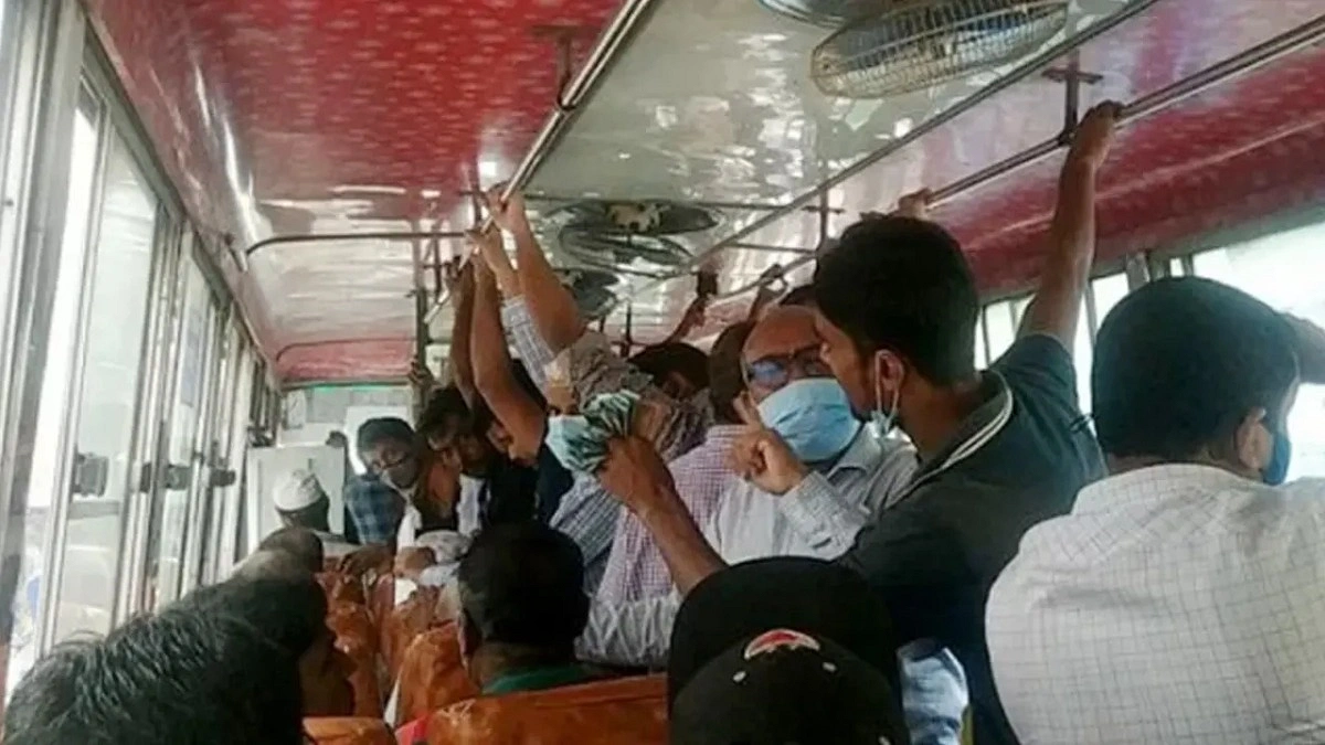 ‘আগে ২০ টাকায় যেতাম আজকে চাইছে ২৫’ বাসে বাগ্বিতণ্ডা