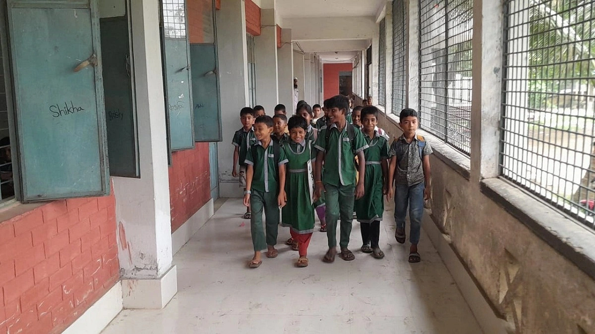 ঝুঁকিপূর্ণ ভবন, দুই মাস ধরে অন্য স্কুলে চলছে পাঠদান
