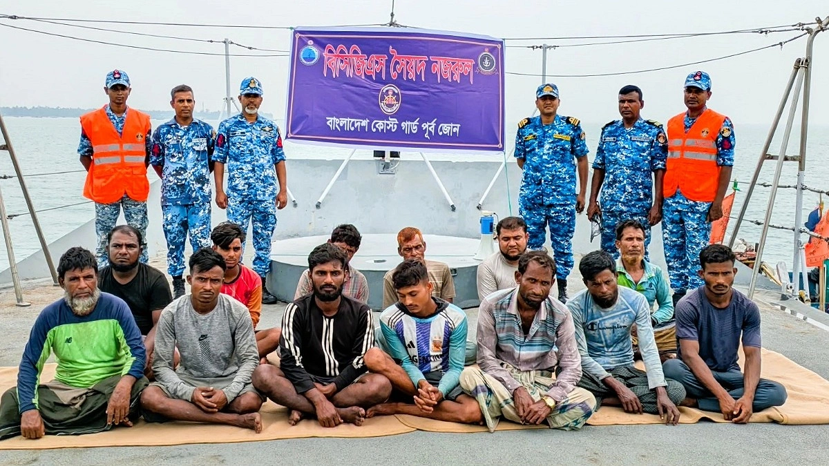 গভীর সমুদ্র থেকে ফিশিং বোটসহ ১৩ জেলে উদ্ধার