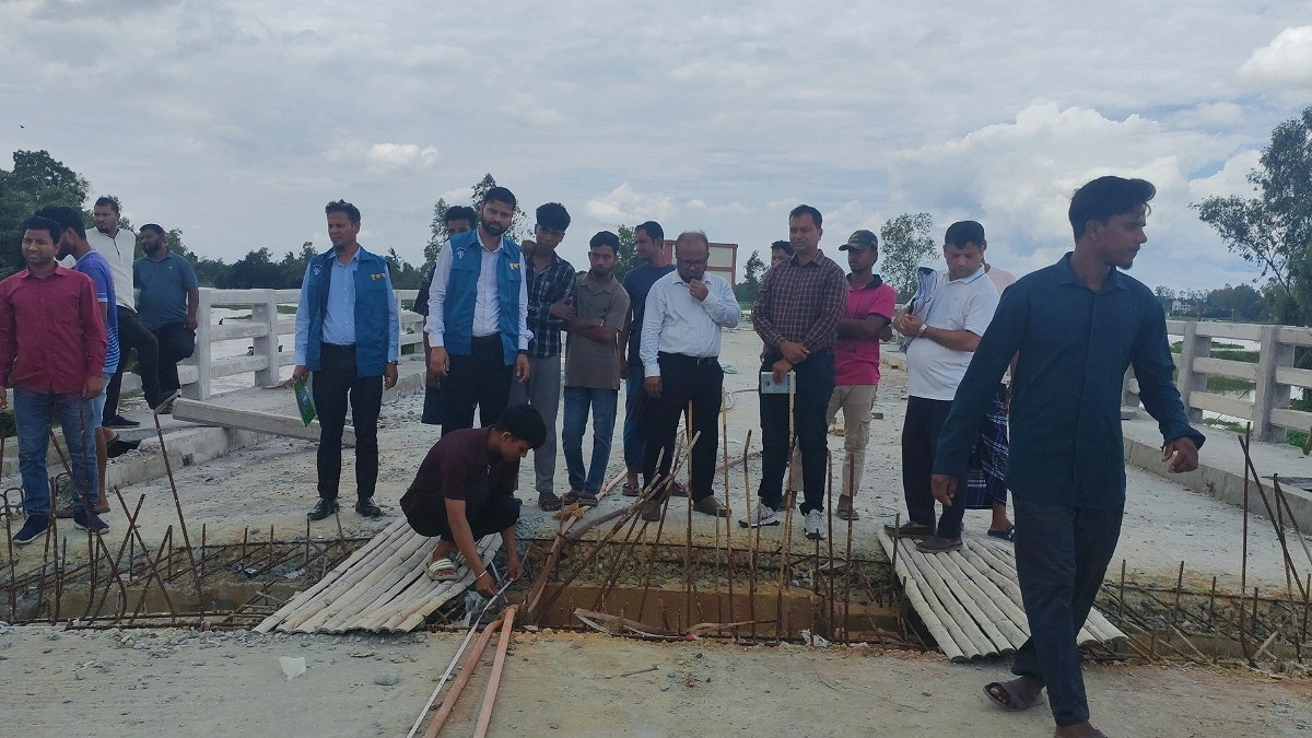 টাঙ্গাইলে নির্মাণাধীন সেতুতে রডের বদলে বাঁশ, অনুসন্ধানে দুদক