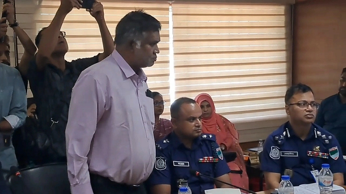 মোবাইলে বারবার ফোন, সিভিল সার্জনকে ‘গেট আউট’ বললেন আইনমন্ত্রী
