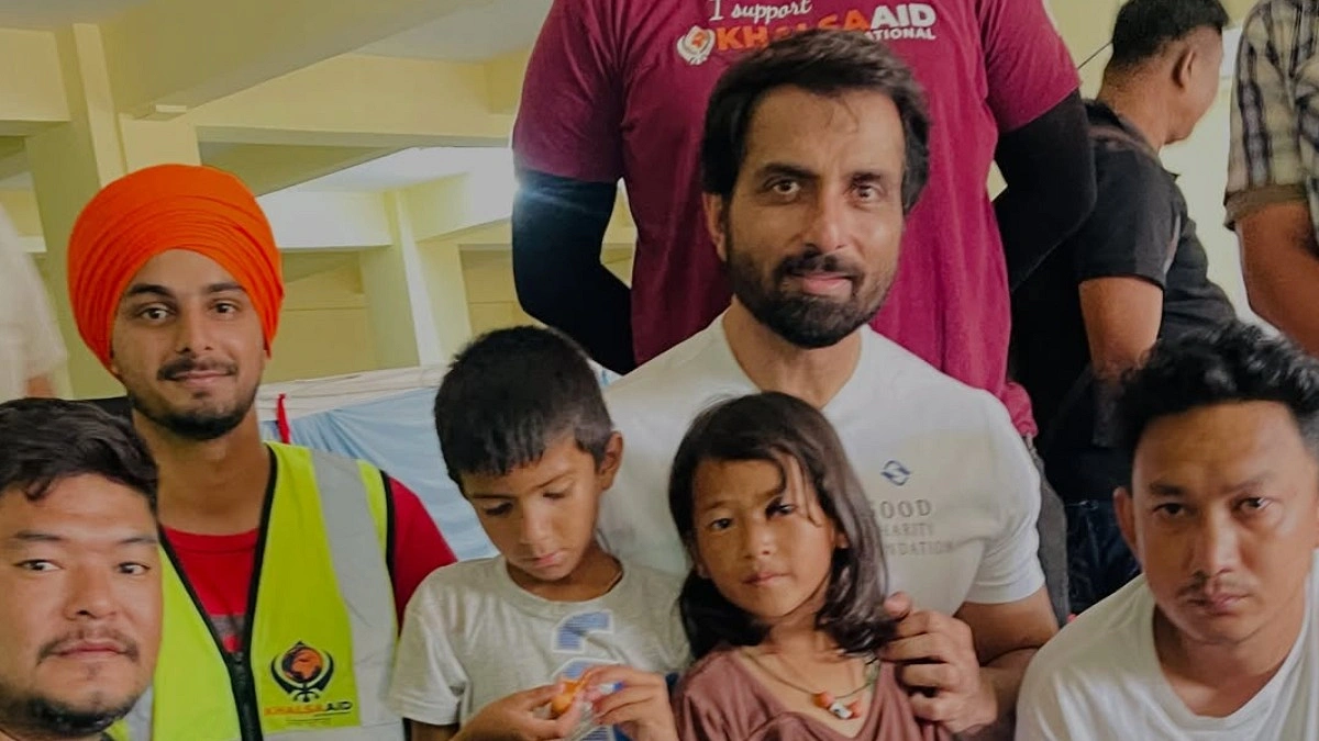নেপালে সোনু সুদ, ত্রাণের পাশাপাশি পুনর্বাসনেও করবেন সহায়তা