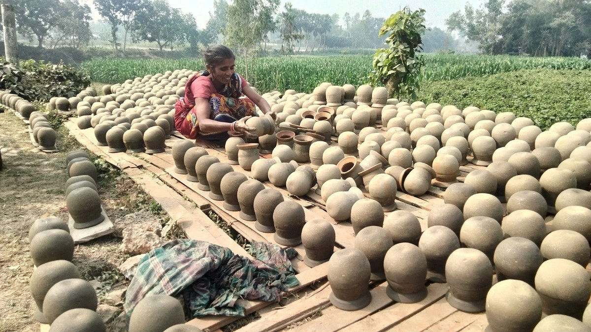 অস্তিত্ব সংকটে শেরপুরের শত বছরের মৃৎশিল্প