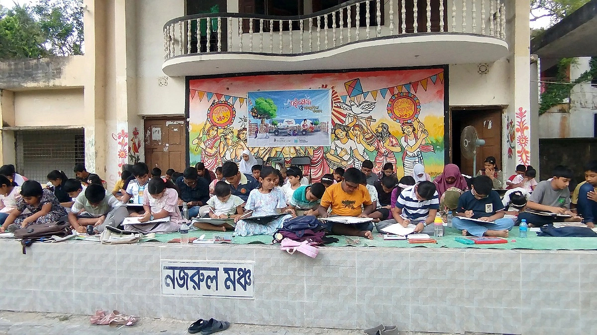 শিশু-কিশোরদের রঙতুলিতে রঙিন শরতের পড়ন্ত বিকেল