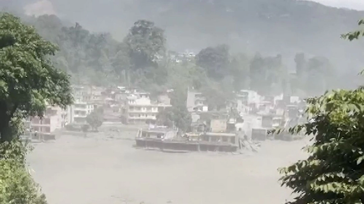 চোখের সামনে উধাও আস্ত জনপদ