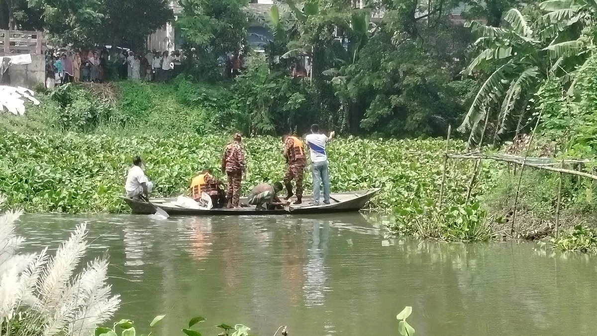মেঘনায় ট্রলার ডুবি: ৪ দিন পর নিখোঁজ হেলালের মরদেহ উদ্ধার