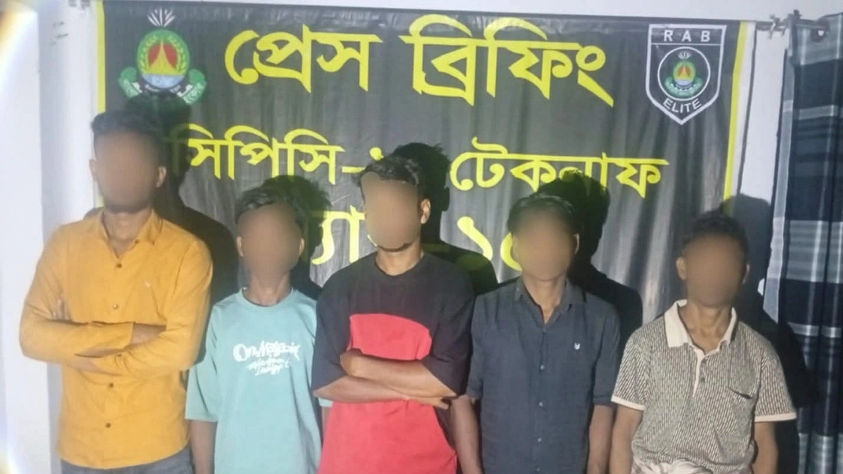 সমুদ্রপথে মালয়েশিয়া পাচারকালে ৫ জন উদ্ধার