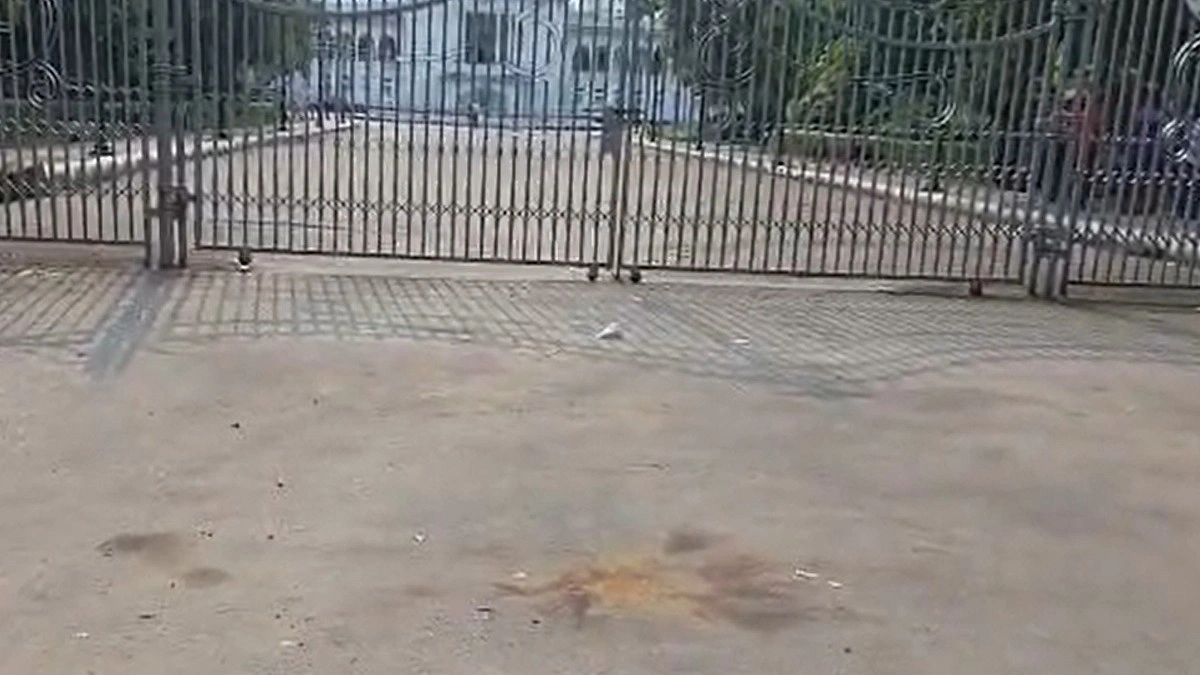 রায় ঘোষণার পর হাইকোর্টের সামনে ককটেল বিস্ফোরণ