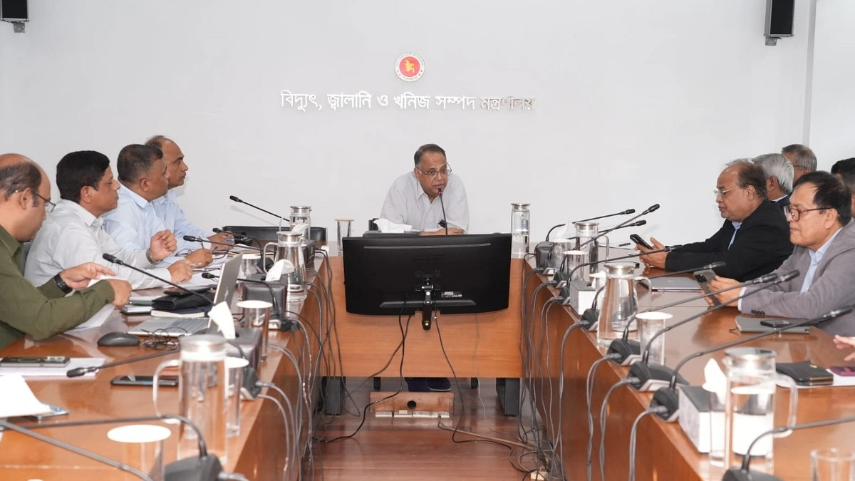দেশে এলপিজির কোনো সংকট নেই, জ্বালানি মন্ত্রীকে বললেন অপারেটররা