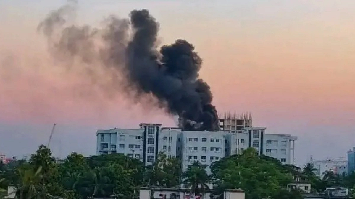 ময়মনসিংহ মেডিকেলের লিফটে আগুন