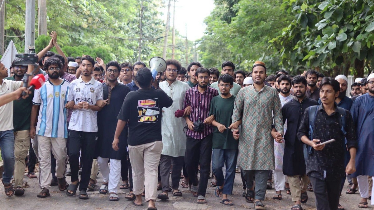 চুয়েটে নতুন উপাচার্যের যোগদান প্রত্যাখ্যান করে শিক্ষার্থীদের বিক্ষোভ