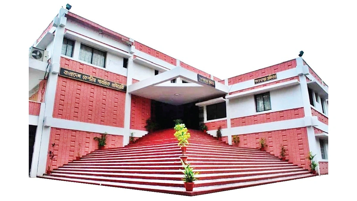 নষ্ট হওয়ার ঝুঁকিতে দুর্লভ বই