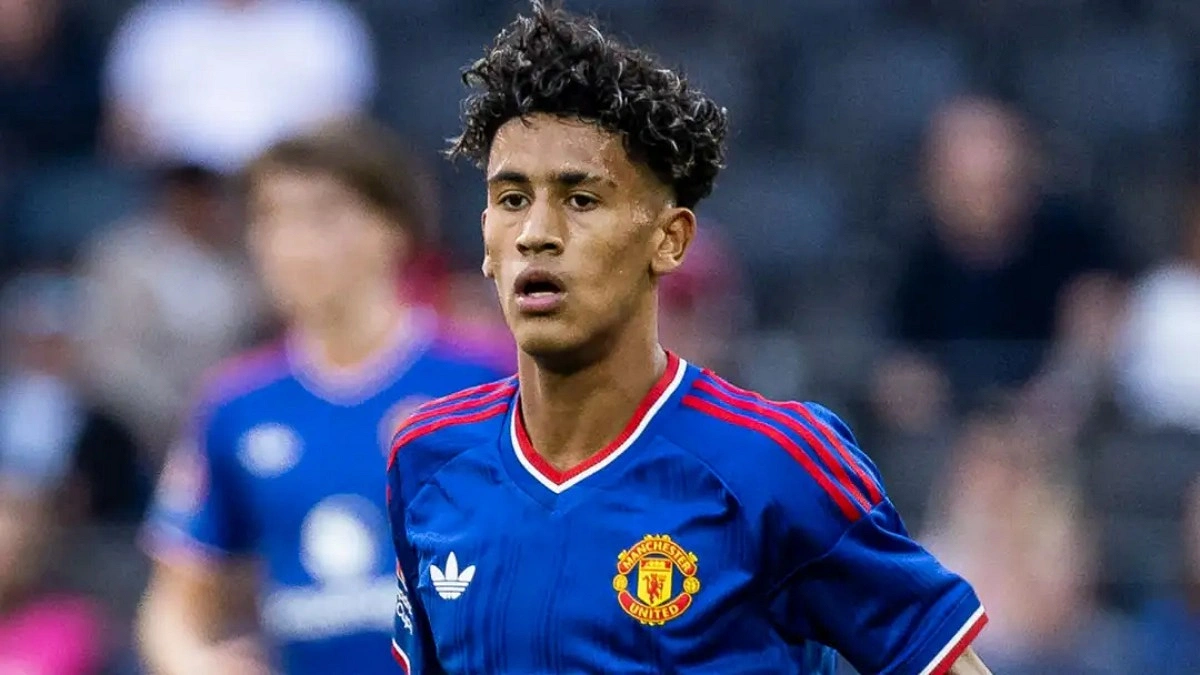 অভিষেকের অপেক্ষা বাড়ছে ম্যানইউর ‘কিড মেসি’র