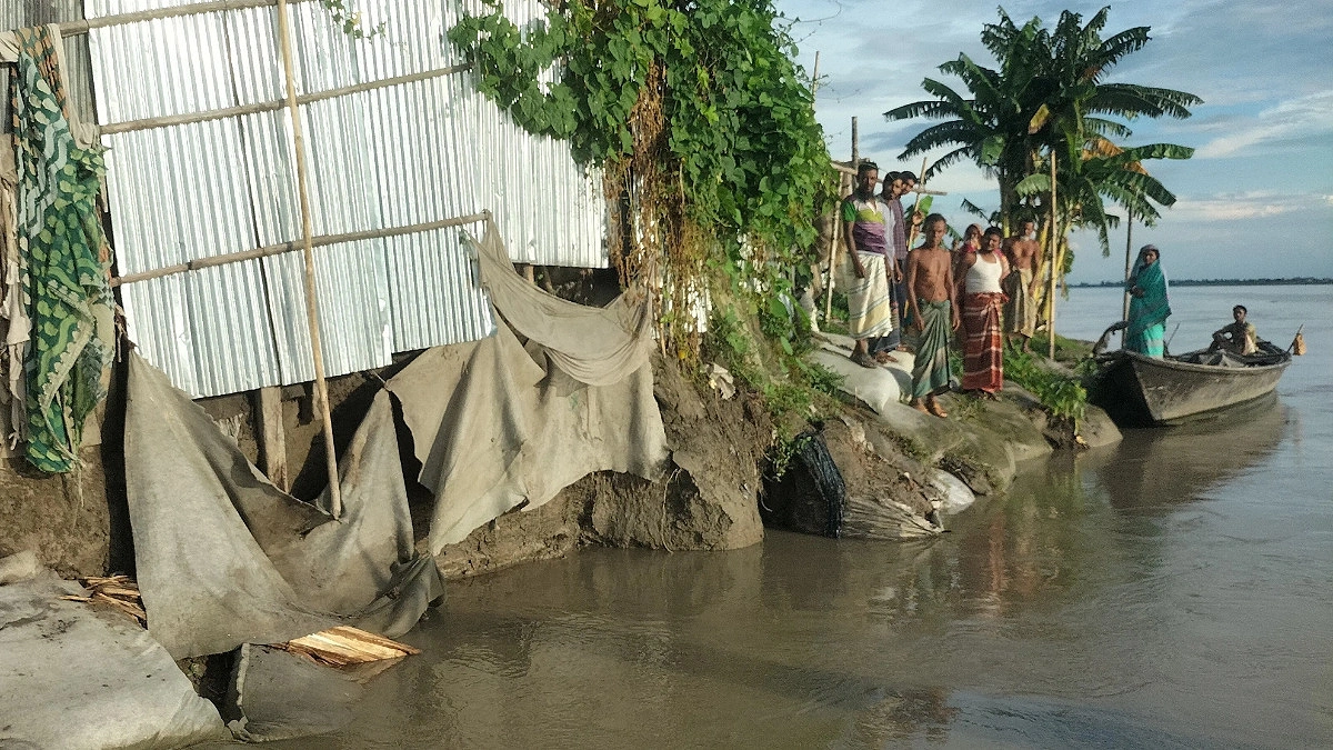 পাড় ভাঙছে তিস্তার, আতঙ্কে নির্ঘুম তীরবর্তী মানুষ