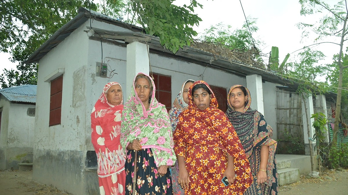 আশ্রয়ণের ঘরে নির্ঘুম রাত