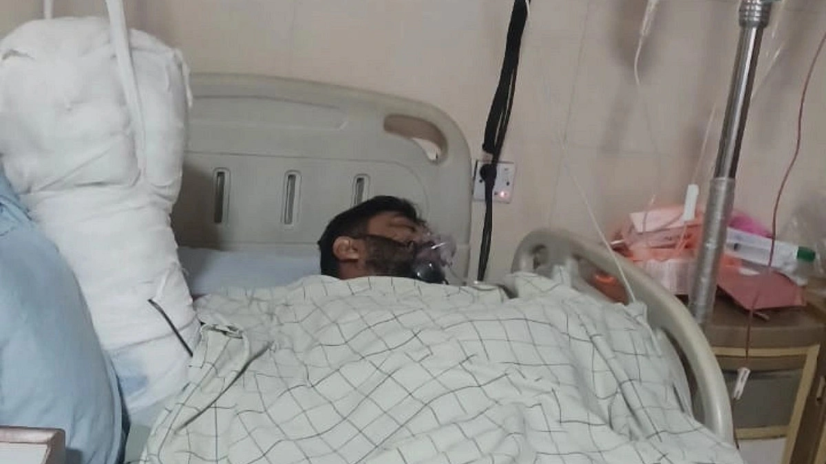 জাহাজের ইঞ্জিনকক্ষে থেঁতলে গেল দুই নাবিকের হাত