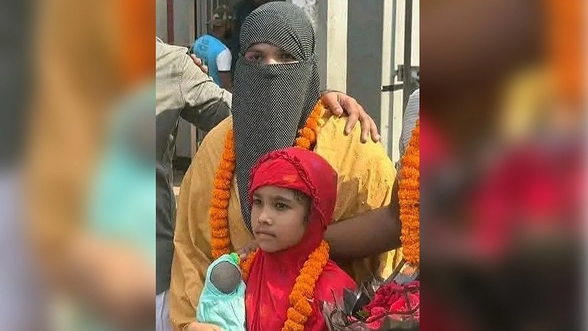 ৭ বছর পর মায়ের সঙ্গে মুক্ত আকাশে মোবাশ্বিরা
