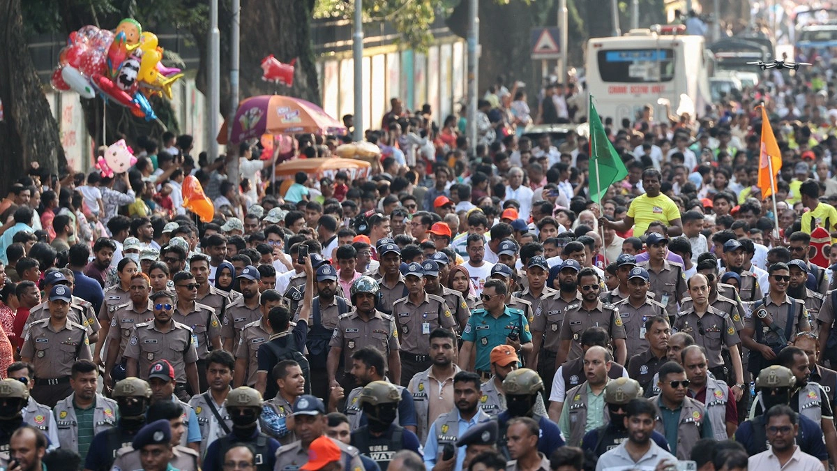 শোভাযাত্রায় ছিল নিরাপত্তাকর্মীদের উপস্থিতি
