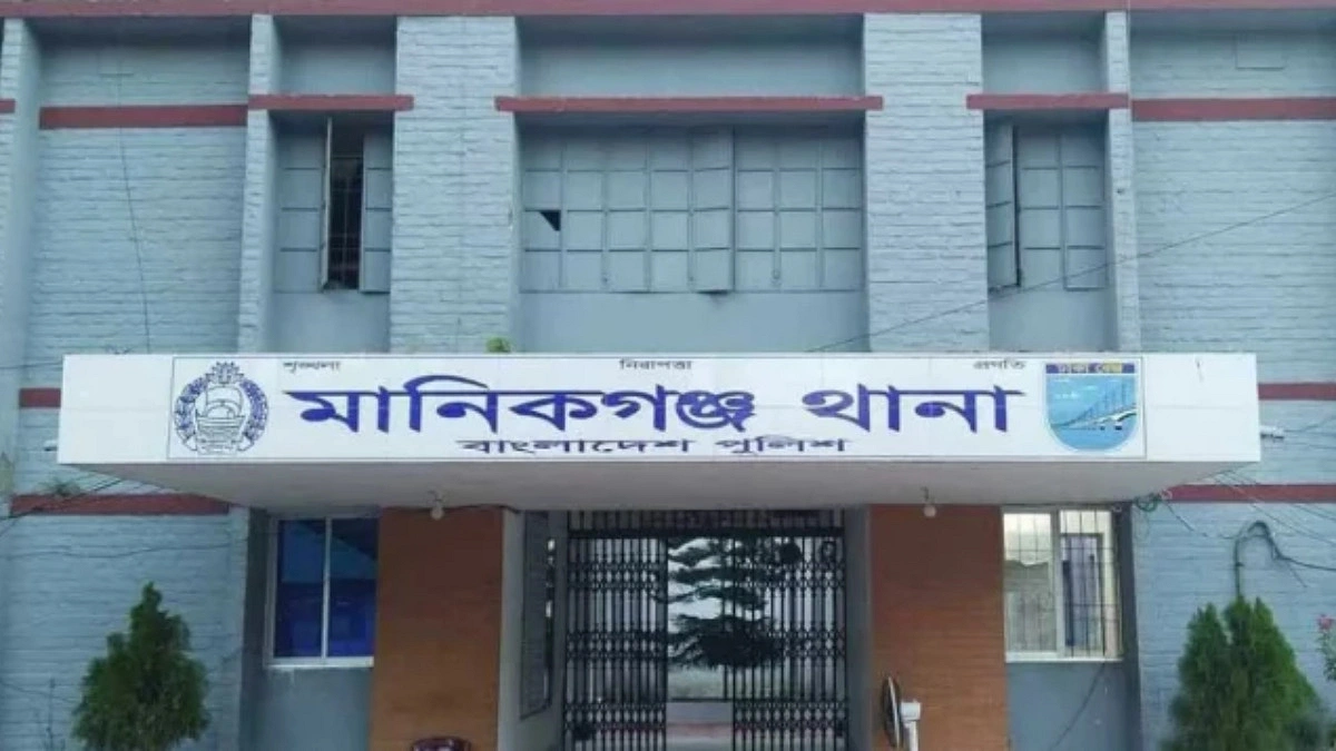 ঘরে ঝুলন্ত স্বামী, পাশে স্ত্রী-সন্তানের মরদেহ