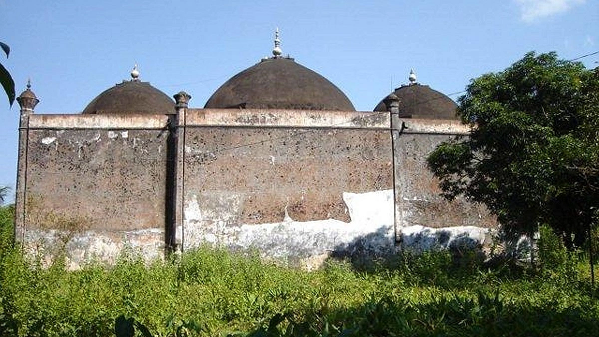 মুঘল আমলে নির্মিত ঐতিহাসিক পুরান বাগ জামে মসজিদ