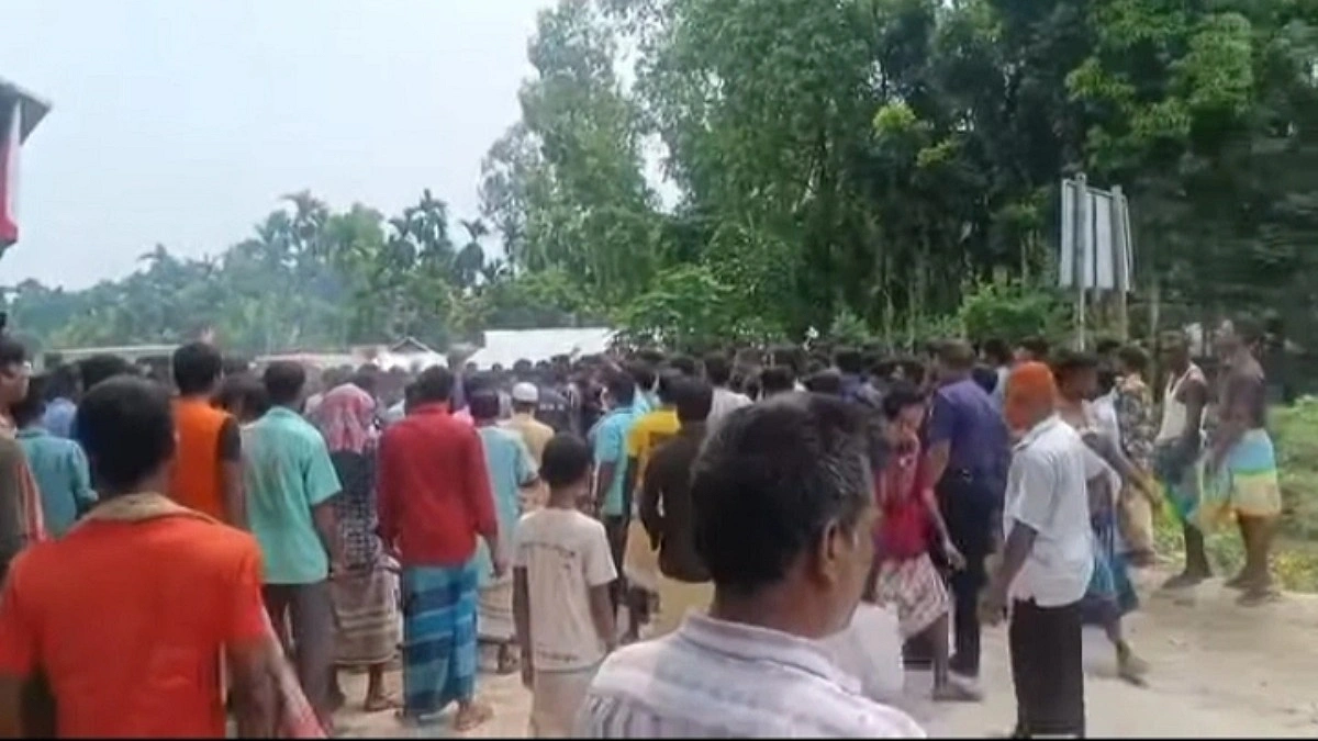 সার নিয়ে কুড়িগ্রামে উত্তেজনা, বস্তা লুট- সড়ক অবরোধ