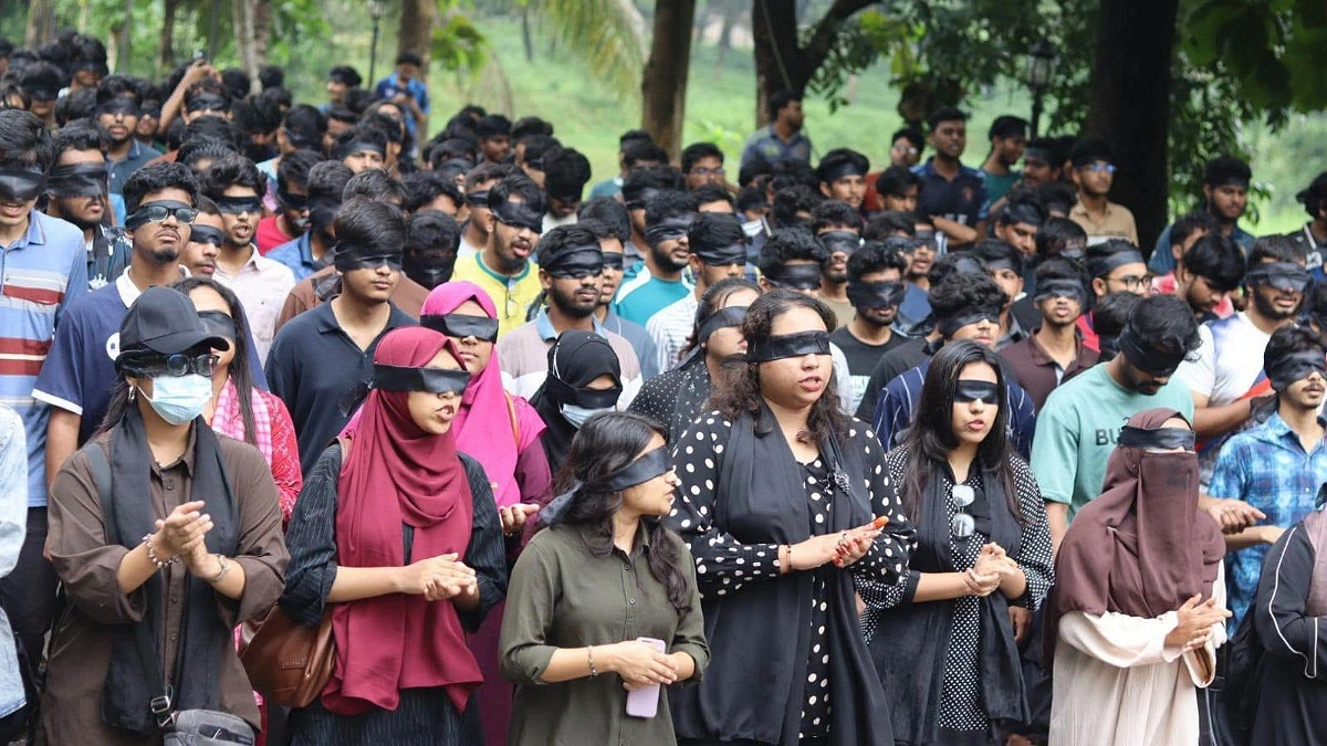এমপিদের ‘হাত ধরে’ ক্যাম্পাসে ঢুকতে চান ভিসি, ঠেকাতে অনড় শিক্ষার্থীরা