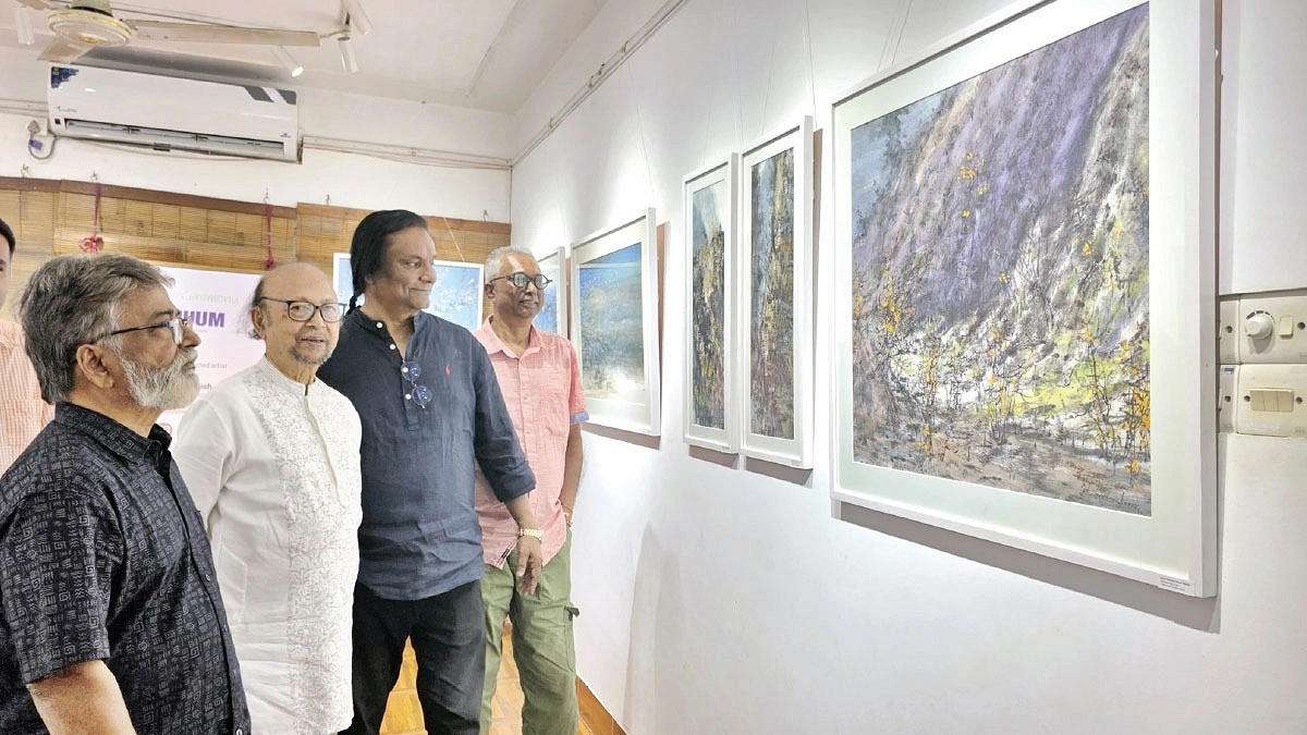 ক্যানভাসে অবিরাম সময়ের প্রবাহ