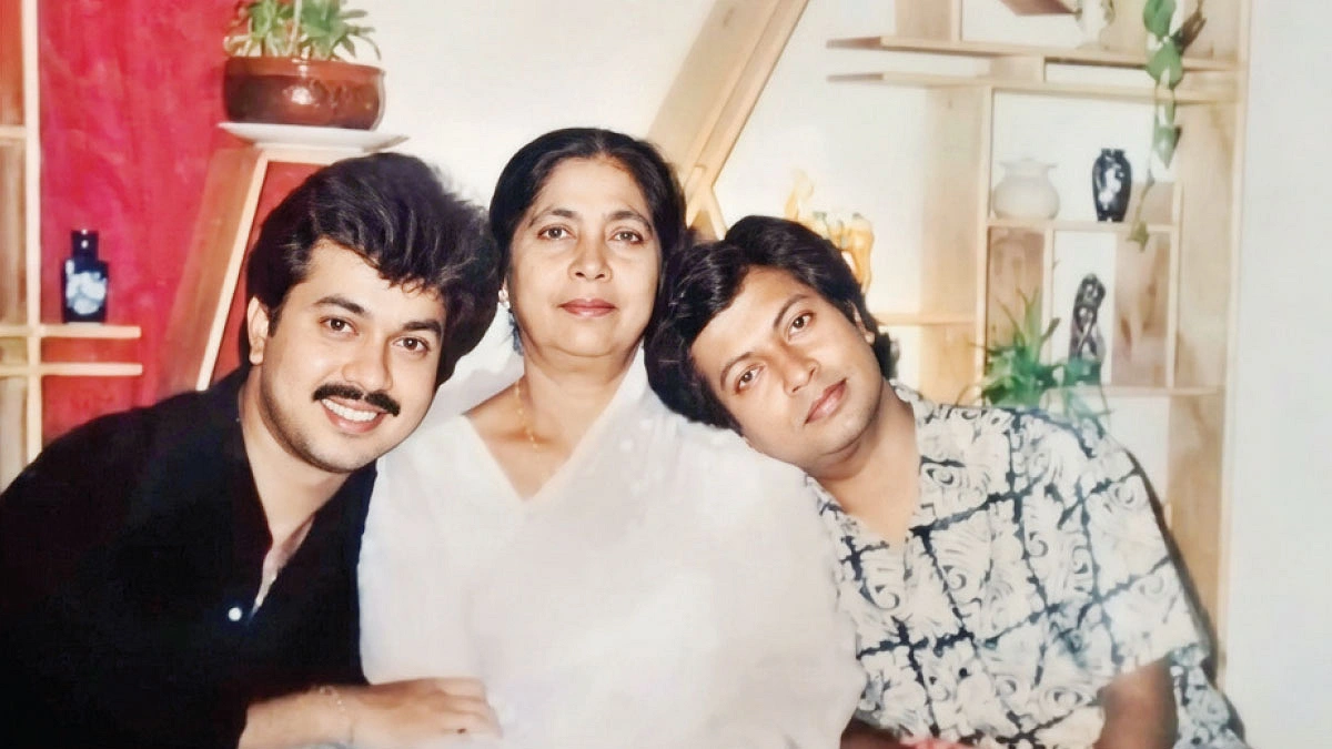 মায়ের সঙ্গে শিবলী মোহাম্মদ ও সাদি মহম্মদ