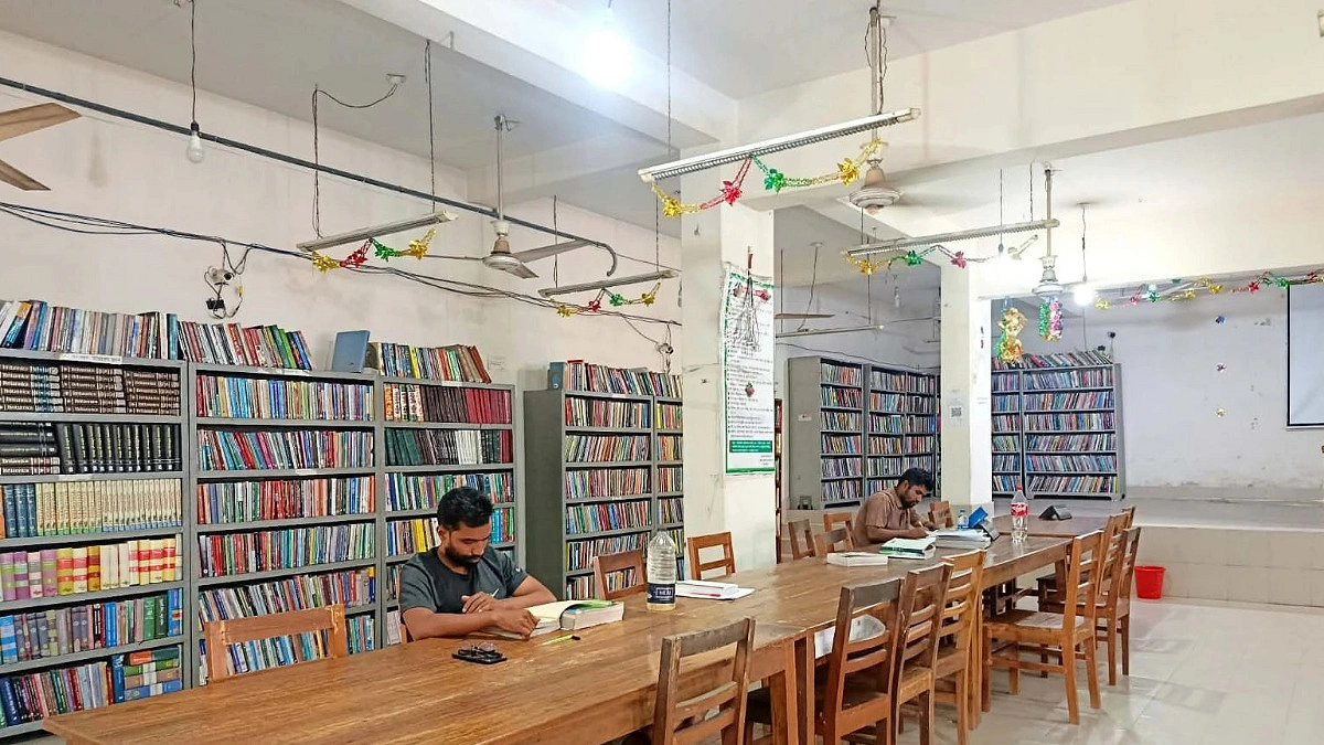 হাজারো বই, আধুনিক ভবন, তবু পাঠকশূন্য জামালপুরের তিন গণগ্রন্থাগার