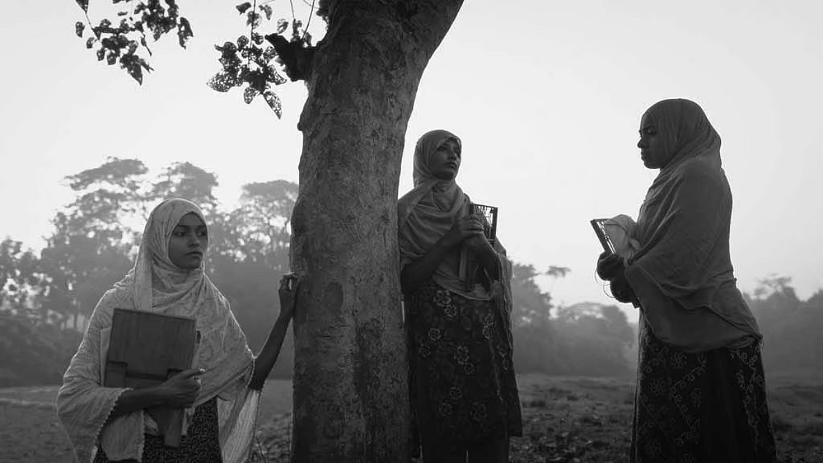 রাশিয়ার উৎসবে ‘সাঁকোটা দুলছে’