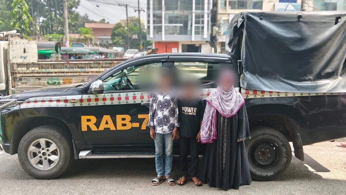 দুই শিশুর পেটের মধ্যে ছিল সাড়ে ৬ হাজার পিস ইয়াবা, ধরল র্যাব