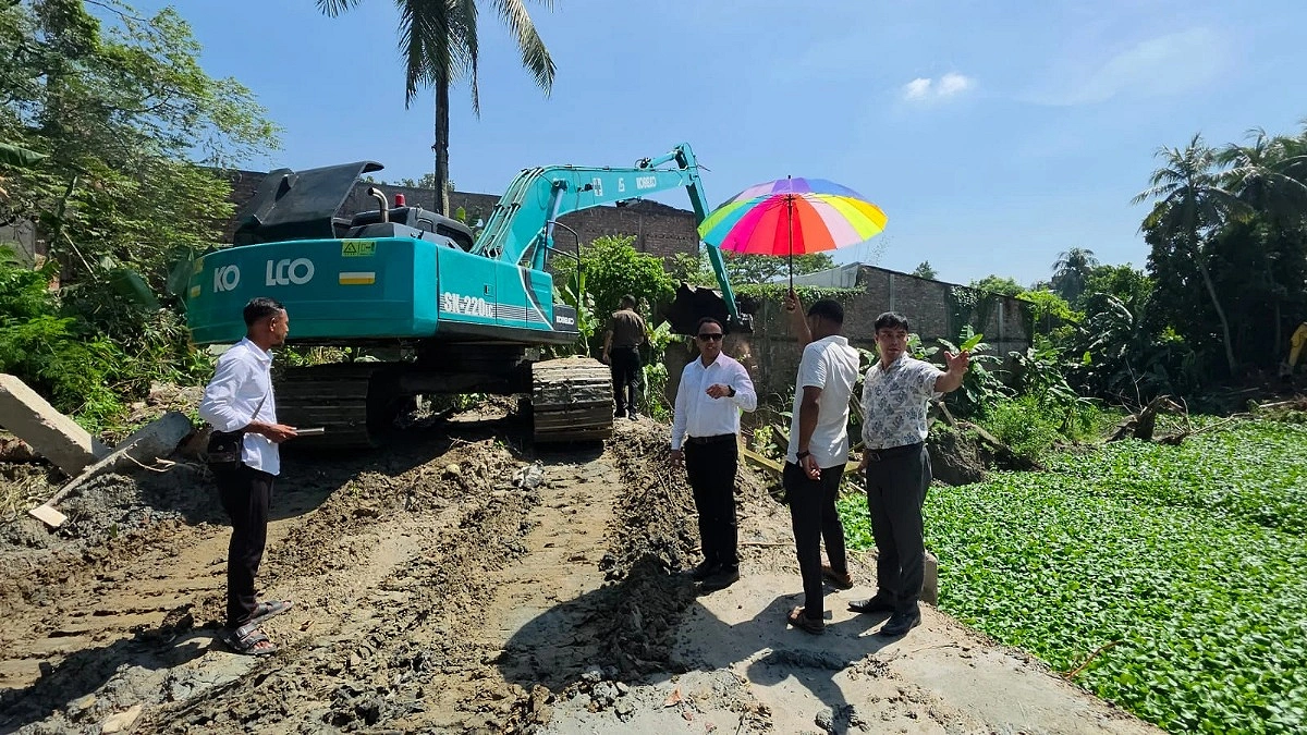 সিংহ নদী দখলমুক্ত করতে দিনভর অভিযান