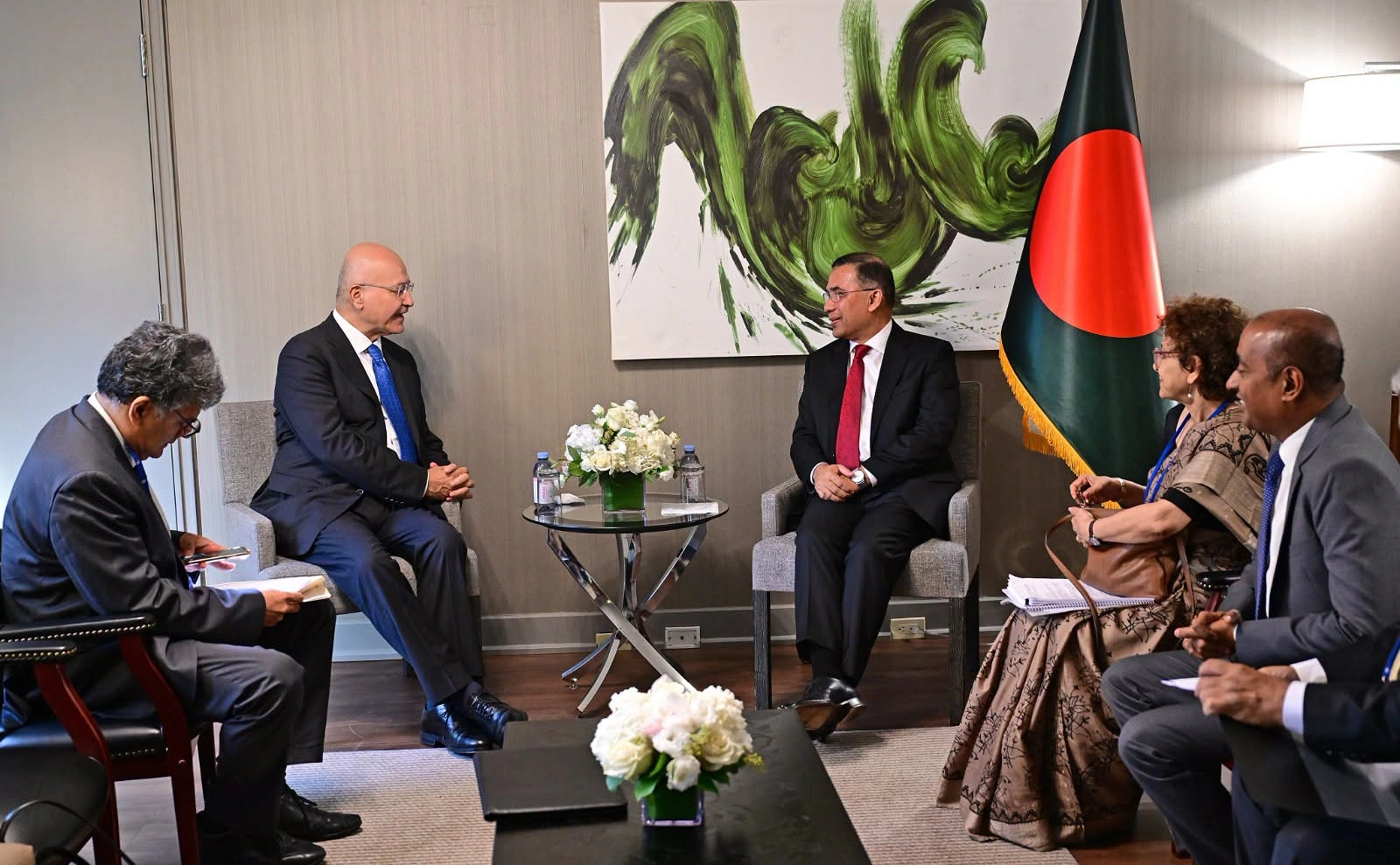 জাতিসংঘের শরণার্থী-বিষয়ক হাইকমিশনার বারহাম সালেহর সঙ্গে সৌজন্য সাক্ষাৎ করেন প্রধানমন্ত্রী। ছবি: পিএমও
