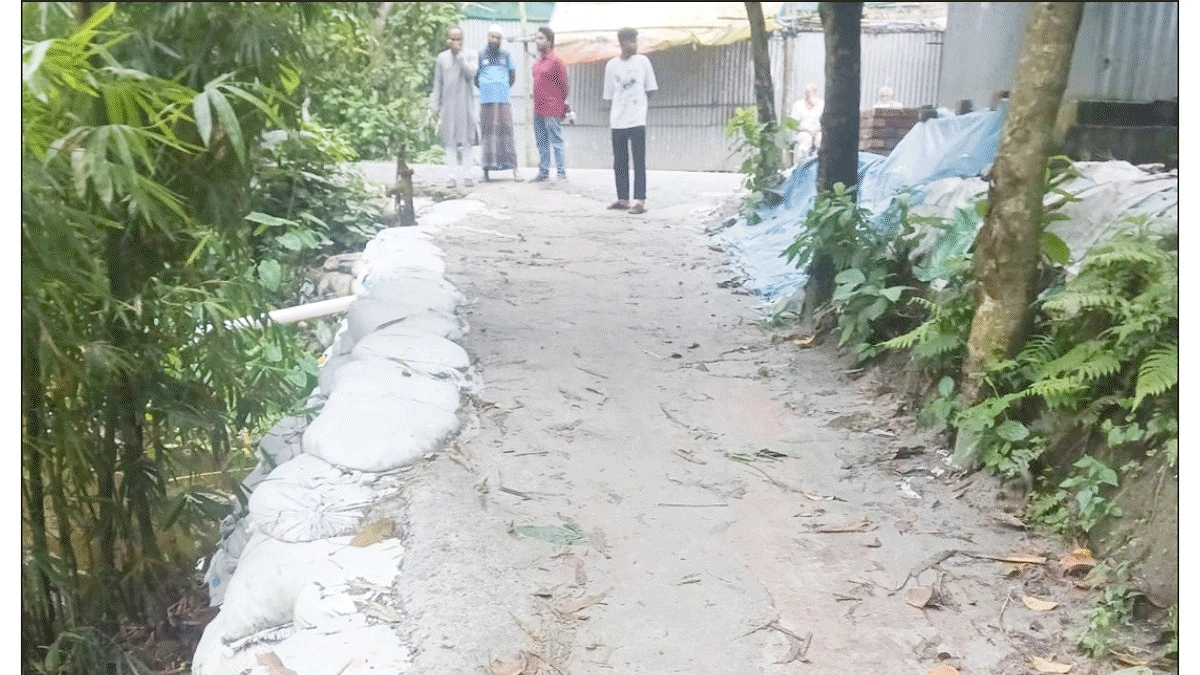 বিলাসী জীবন ছেড়ে জনকল্যাণে আতিক