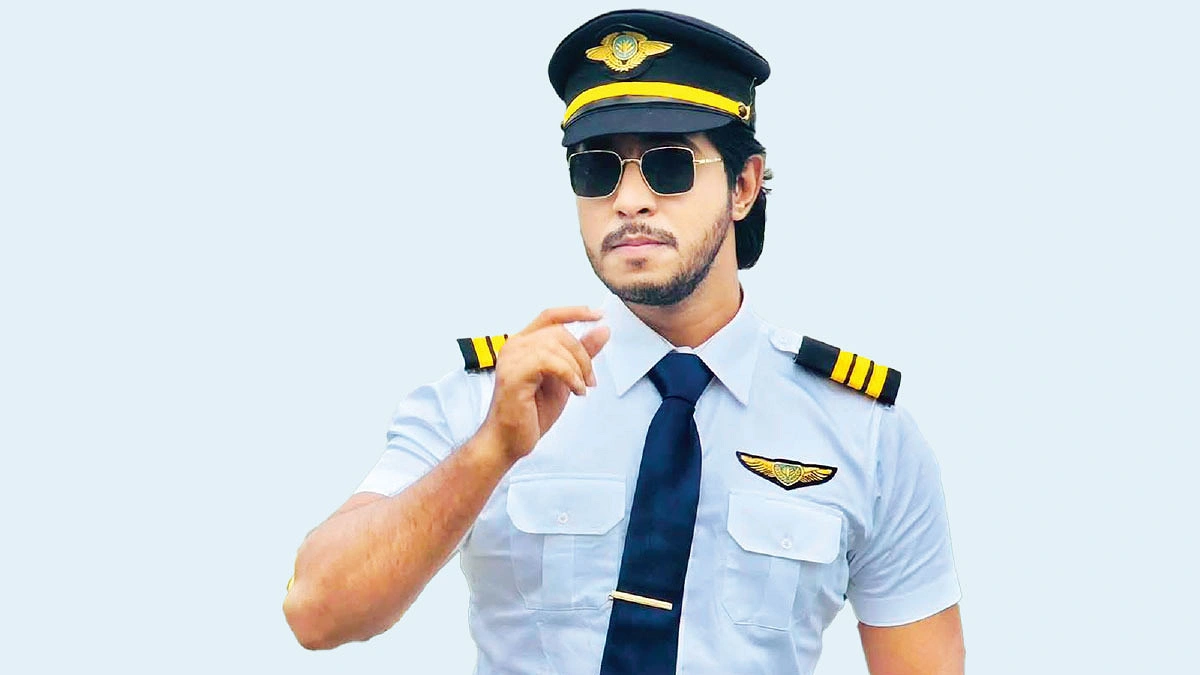 ‘বিমানের ক্যাপ্টেন’ তৌসিফ