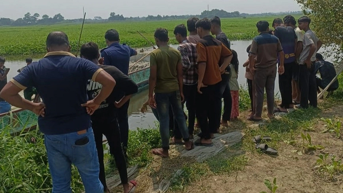 তিতাসে খাল থেকে অজ্ঞাত ব্যক্তির লাশ উদ্ধার